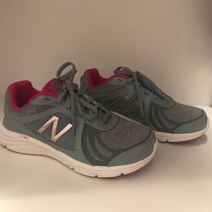 New Balance Cush Sneaker Size 8